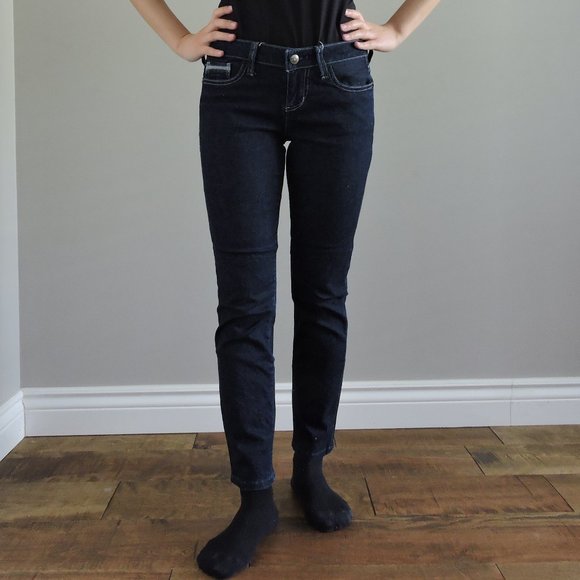 Guess Low-Rise Skinny Dark Wash Jeans with Rhinestone Heart on Back Pocket - Picture 5 of 12